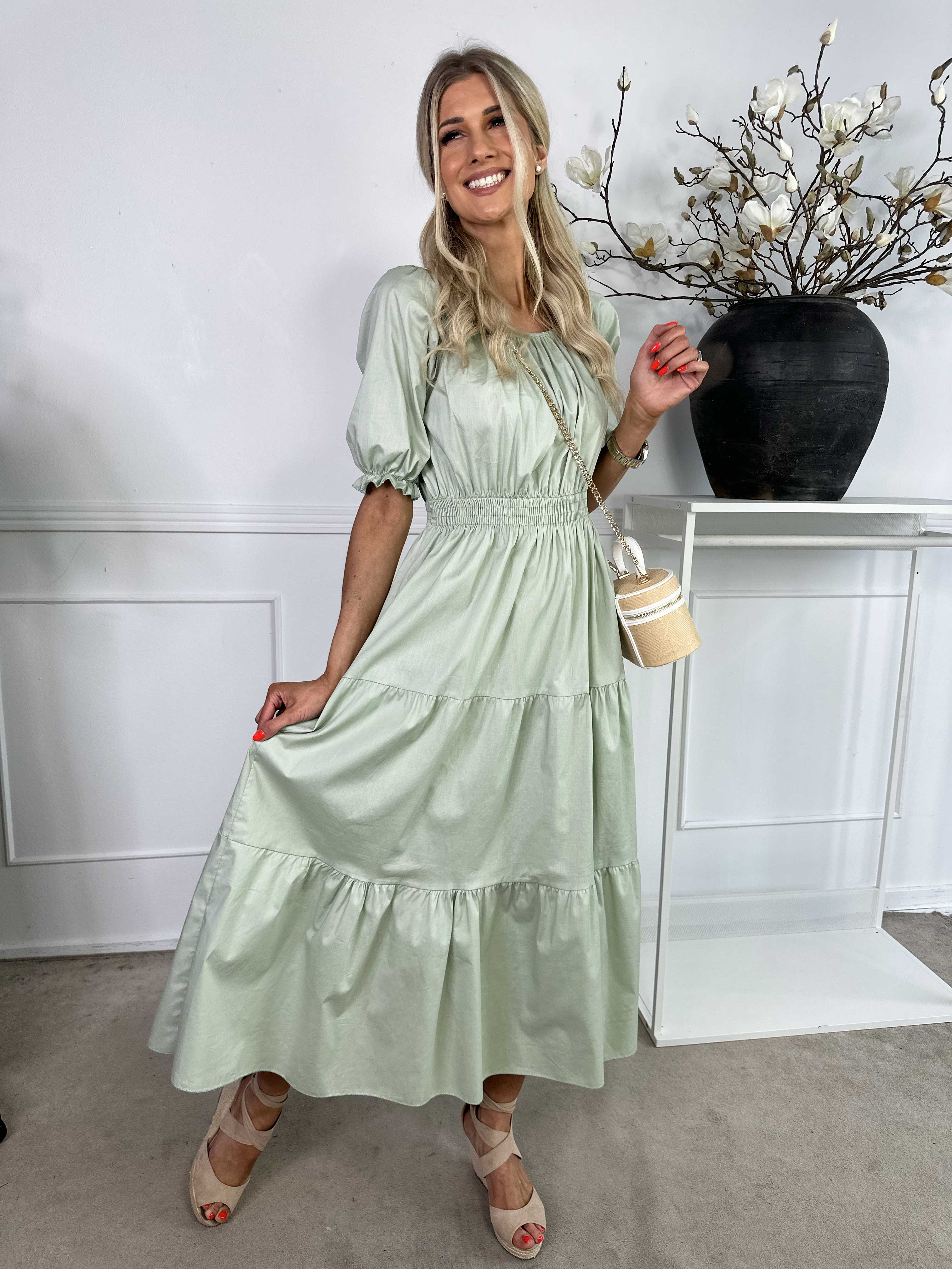 Kayce - Klänning i bomull med resår i halsringning och midja